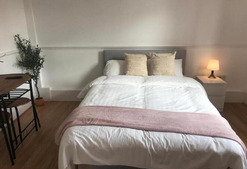 モーテル Modern Bromley House In London Br5