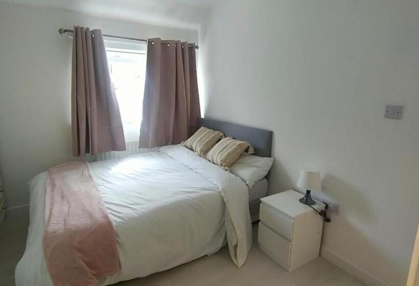Мотель Modern Bromley House In London Br5