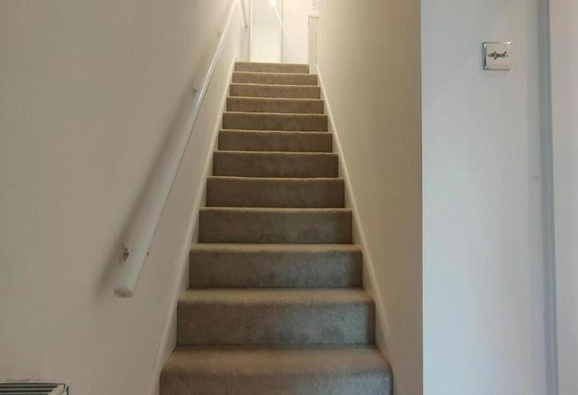 モーテル Modern Bromley House In London Br5