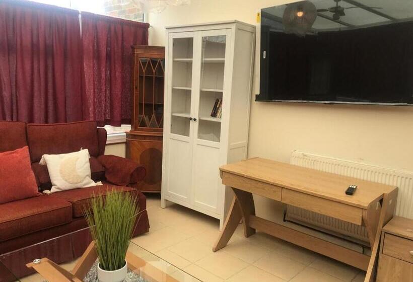 モーテル Modern Bromley House In London Br5