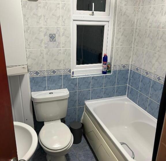 Пансион 29 Ansell Road Sw17