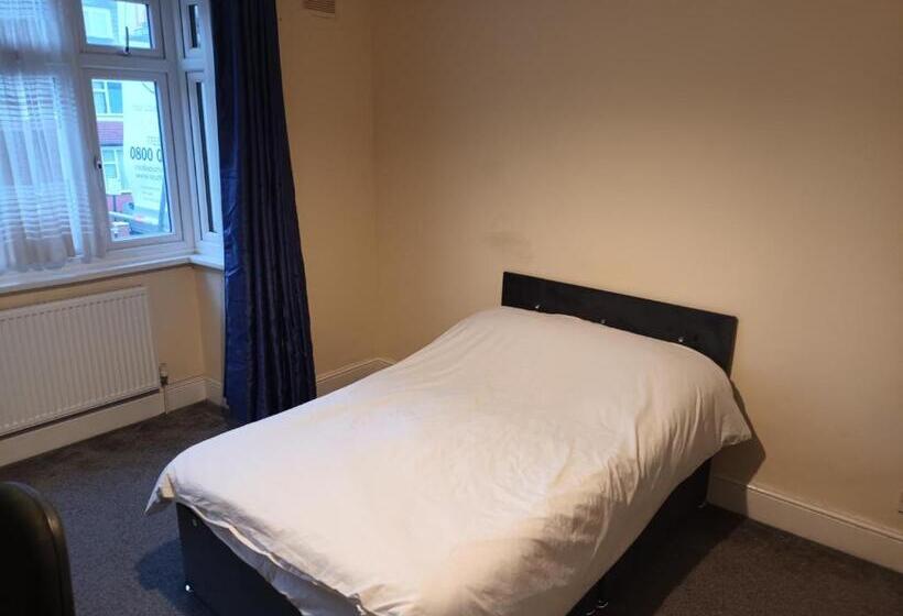 Пансион 29 Ansell Road Sw17