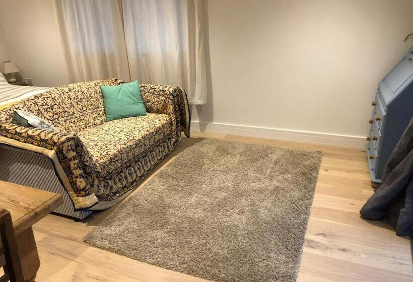 Пансион Apple Tree Barn   Converted Barn With Meadow Views