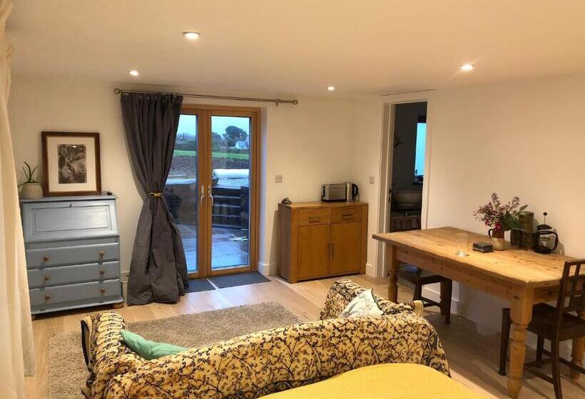 Пансион Apple Tree Barn   Converted Barn With Meadow Views