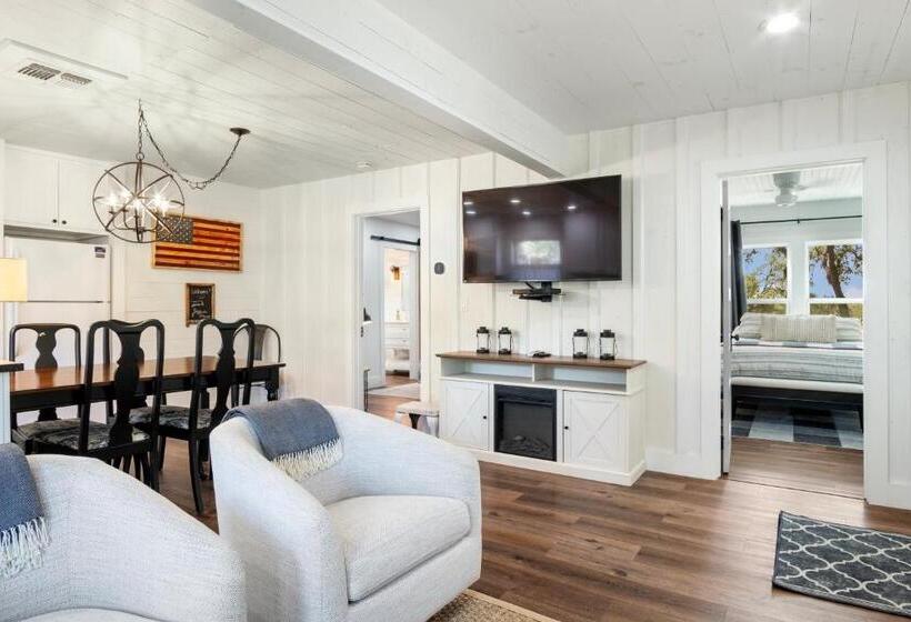 بنسيون Hill Country Mirage