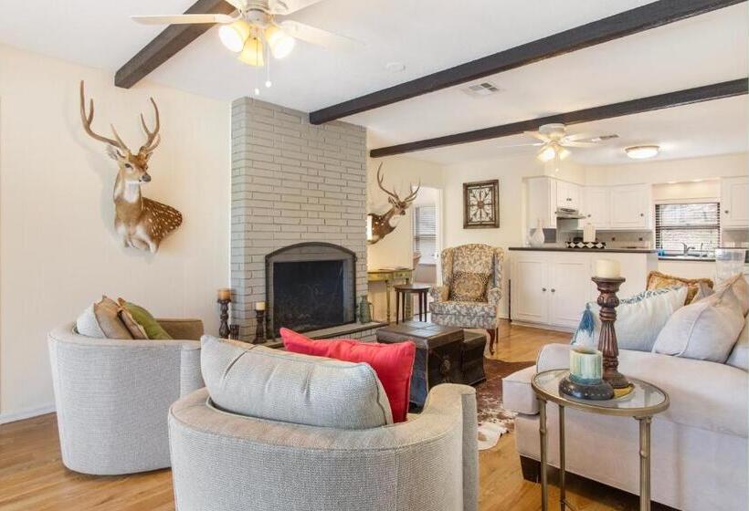 ペンション Indian Springs Lakehouse