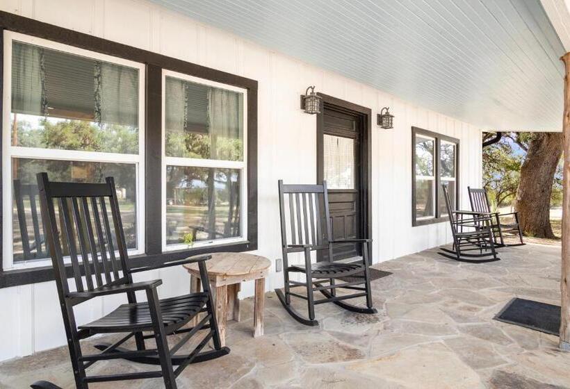 ペンション Indian Springs Lakehouse