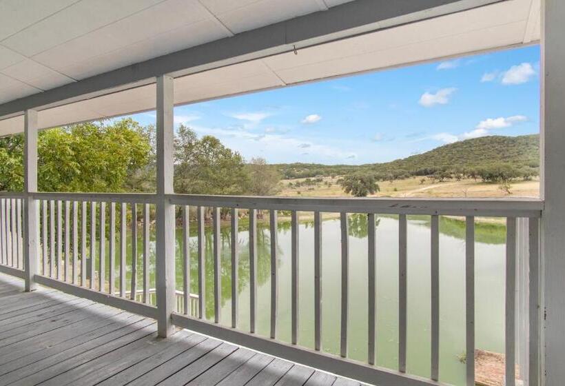 ペンション Indian Springs Lakehouse