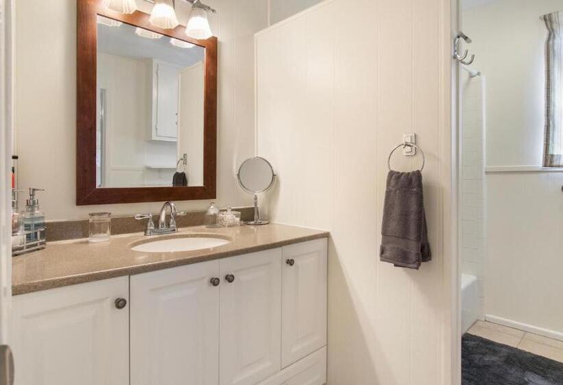 ペンション Indian Springs Lakehouse