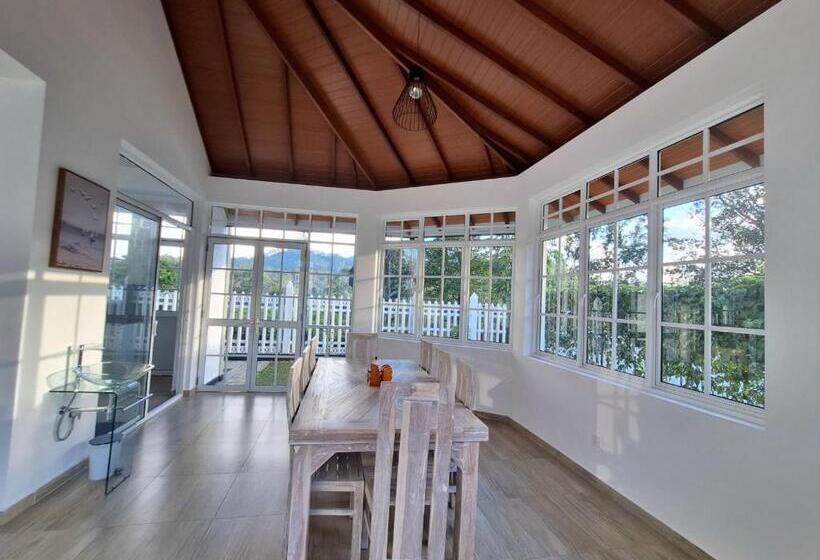 ペンション Ouna Bungalow