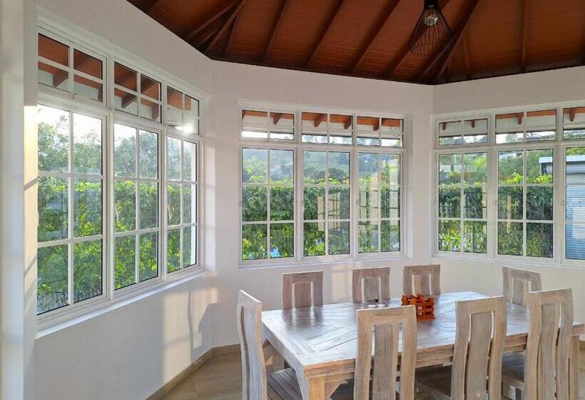 ペンション Ouna Bungalow