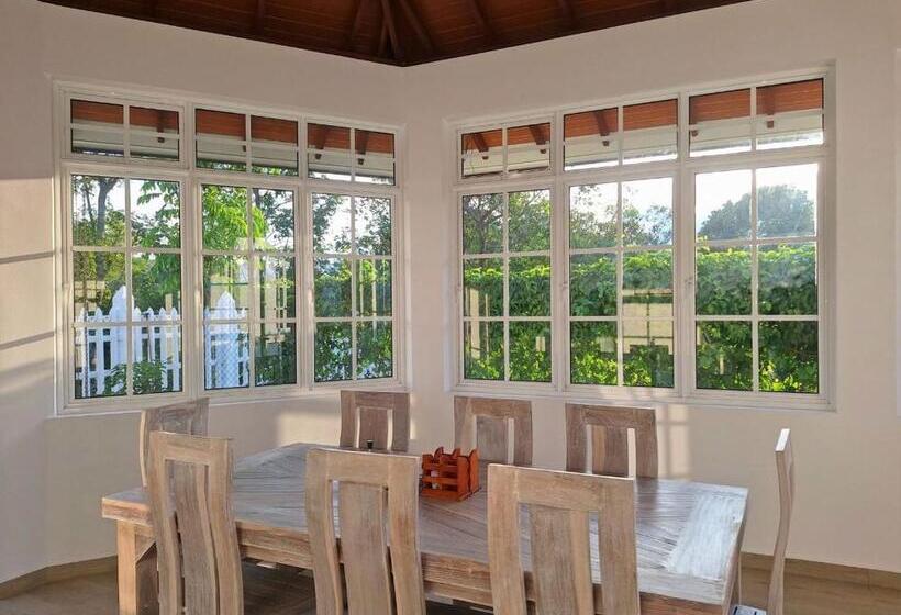 ペンション Ouna Bungalow