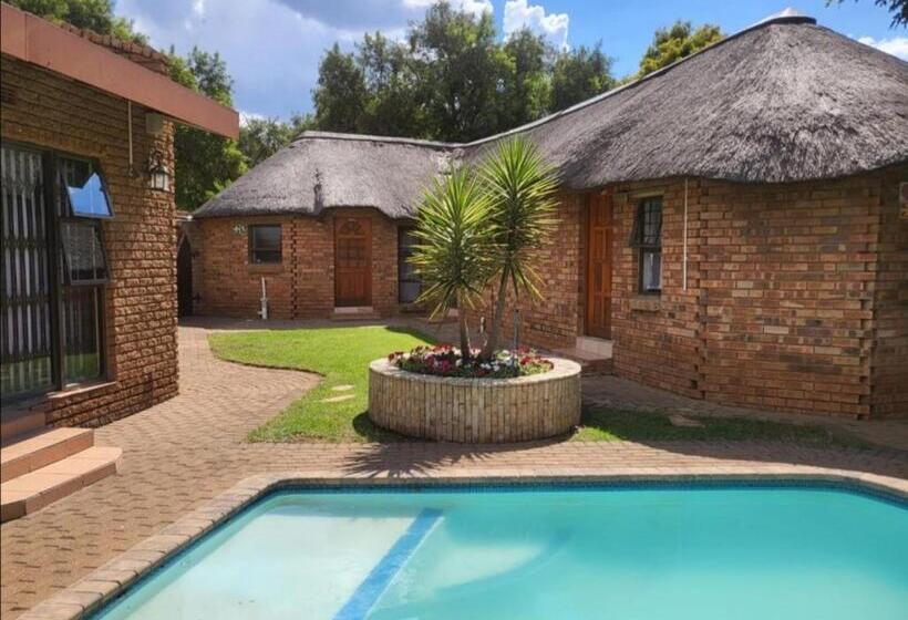 Pension (Hôtel basse catégorie) P&d Guest House & Massage Parlour