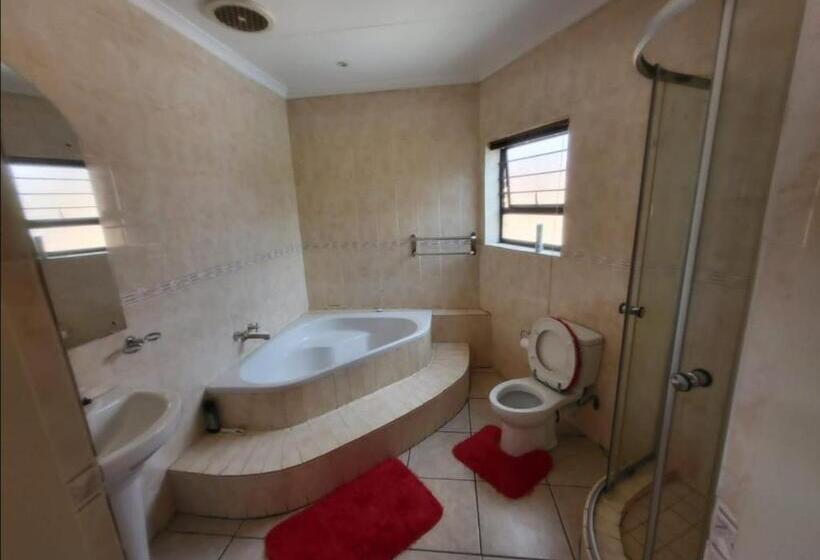 Pension (Hôtel basse catégorie) P&d Guest House & Massage Parlour