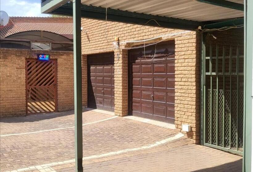 Pension (Hôtel basse catégorie) P&d Guest House & Massage Parlour