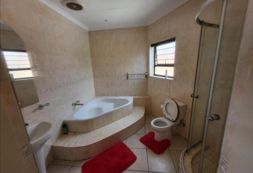 Pension (Hôtel basse catégorie) P&d Guest House & Massage Parlour