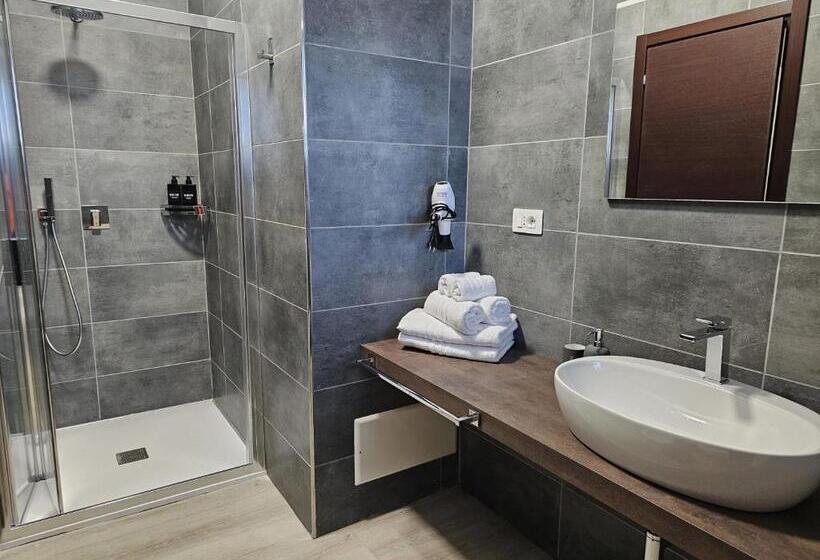 پانسیون Piol Guest House