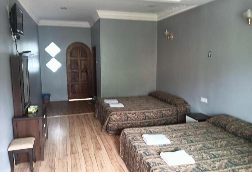 بنسيون Sri Juliana Chalet