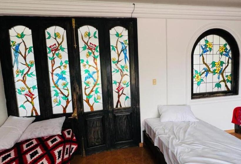 بنسيون Taj Mahal Hostal And Restaurant