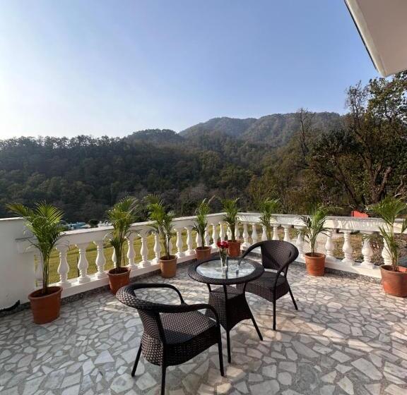 بنسيون The Chirpy Bungalow By Luho Leisure