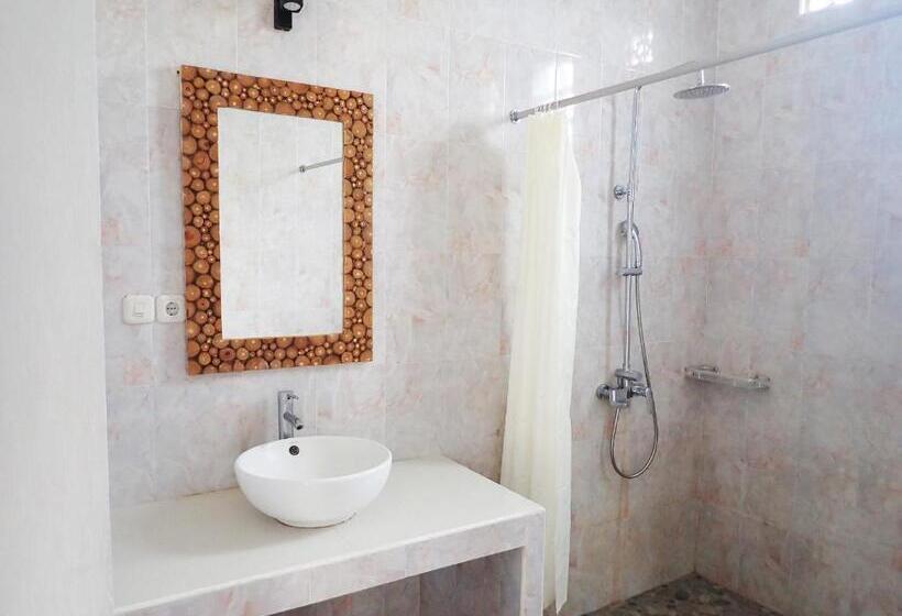 بنسيون Widi Agung Villa   Private Room