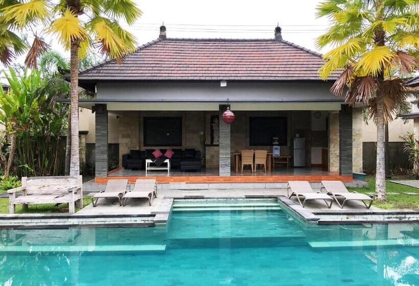بنسيون Widi Agung Villa   Private Room