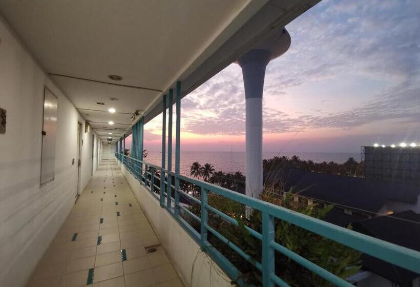 The Beach Bangsaen Condo Sea View Room 327 62 Top Floor Free Netflix