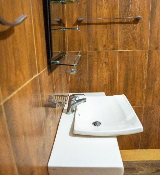 Udawalawe Elegant Hostel