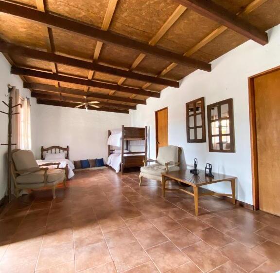 تختخواب و صبحانه Posada Tym