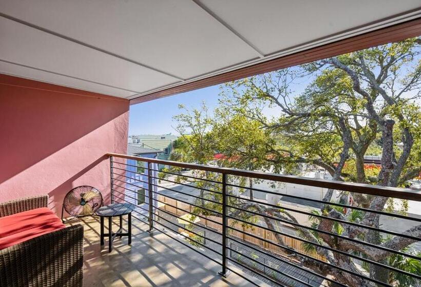 Boutique Vera Hotel In The Heart Of Folly Beach