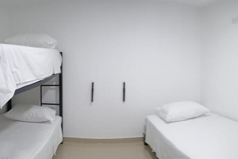 מלון כמוסות Di Mar