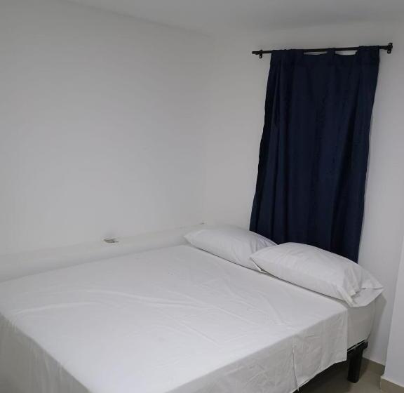 מלון כמוסות Di Mar