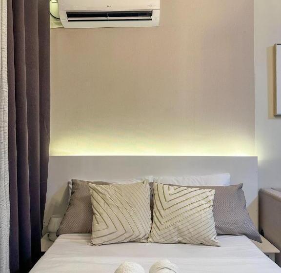 هتل Enchanté Studios