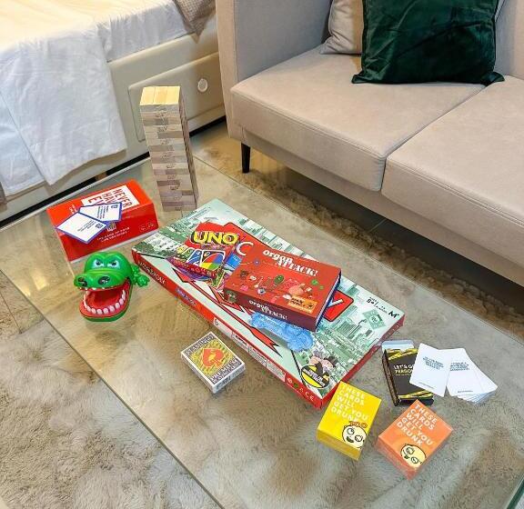 هتل Enchanté Studios