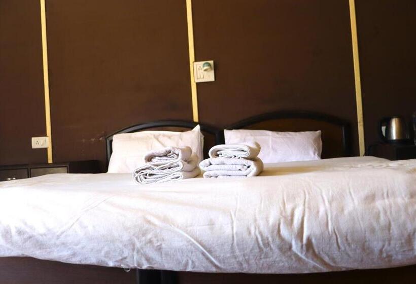 Отель Kedar Heights Heli Resort