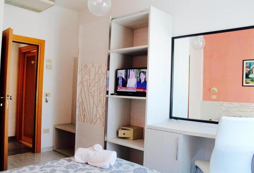 هتل President Pool & Room