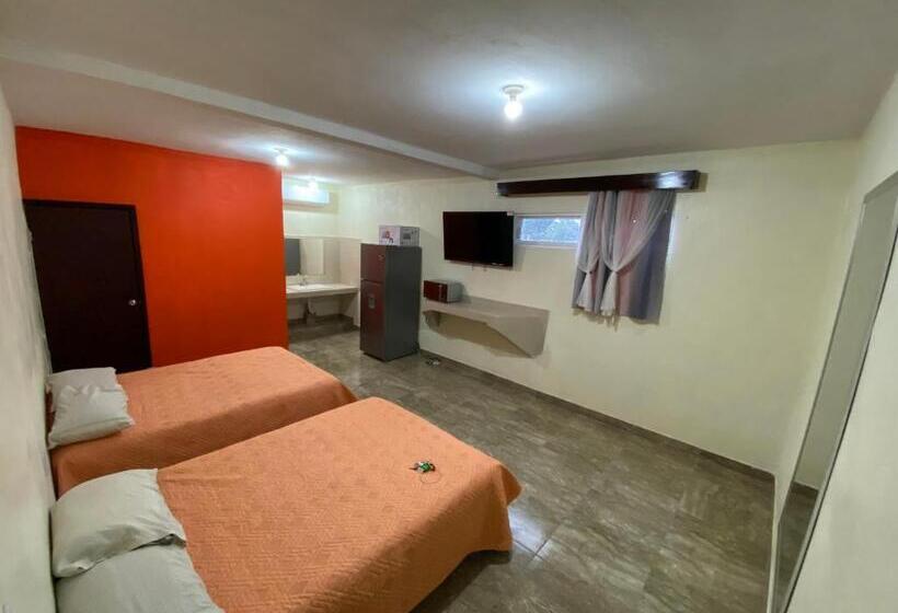 בית מלון כפרי Roger Inn Mazatlán