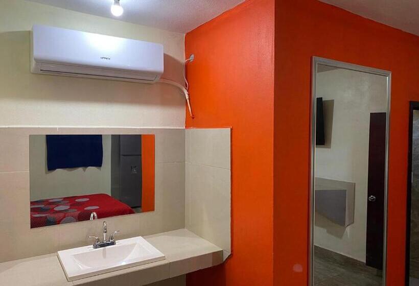 בית מלון כפרי Roger Inn Mazatlán