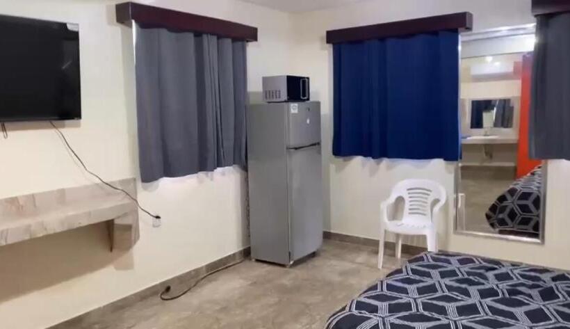 בית מלון כפרי Roger Inn Mazatlán