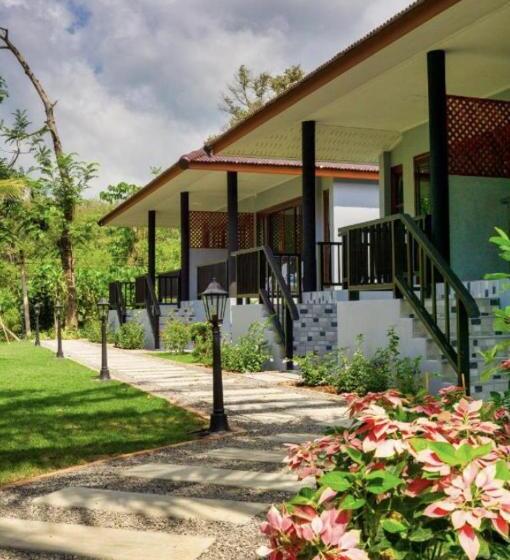 فندق Seaside Sanctuary Bungalows