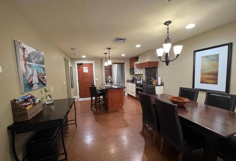 Luxury Resort 2bedroom 2bath Sleeps 6 945 Square Feet