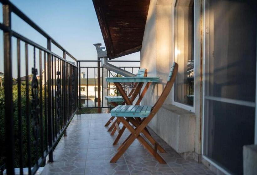 Pensión вила лора