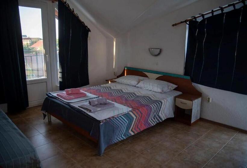 Pensión вила лора