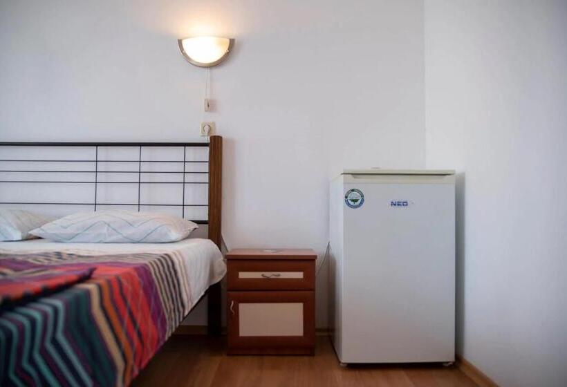 Pensión вила лора