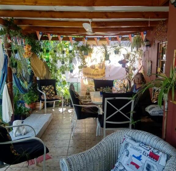 بنسيون Hostal Le Moon