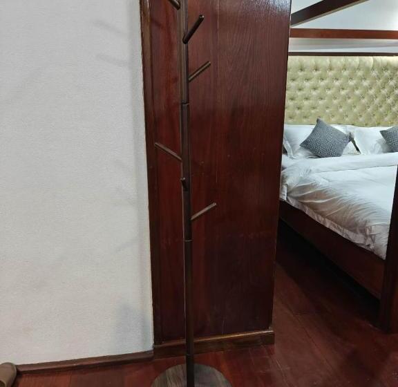 پانسیون Happy Hour