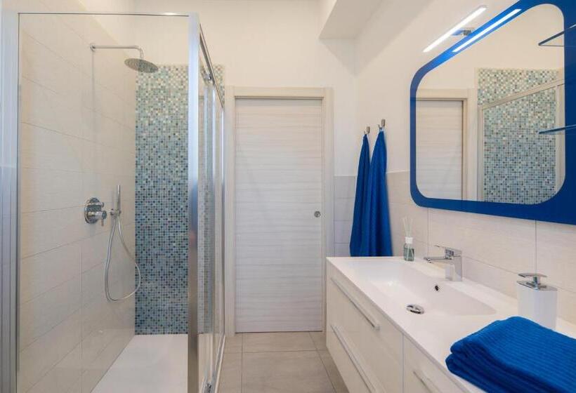 פנסיון Lucy’s House