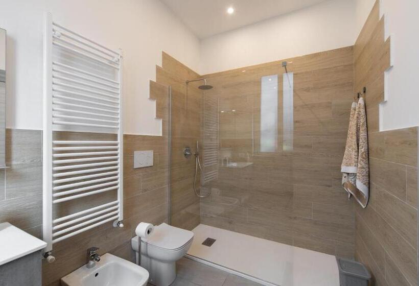 פנסיון Lucy’s House