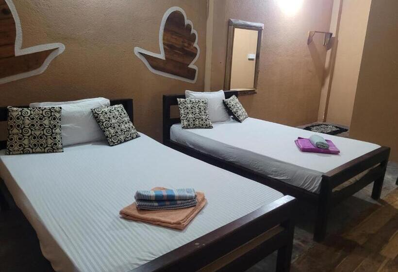 פנסיון Neems Forest Guest