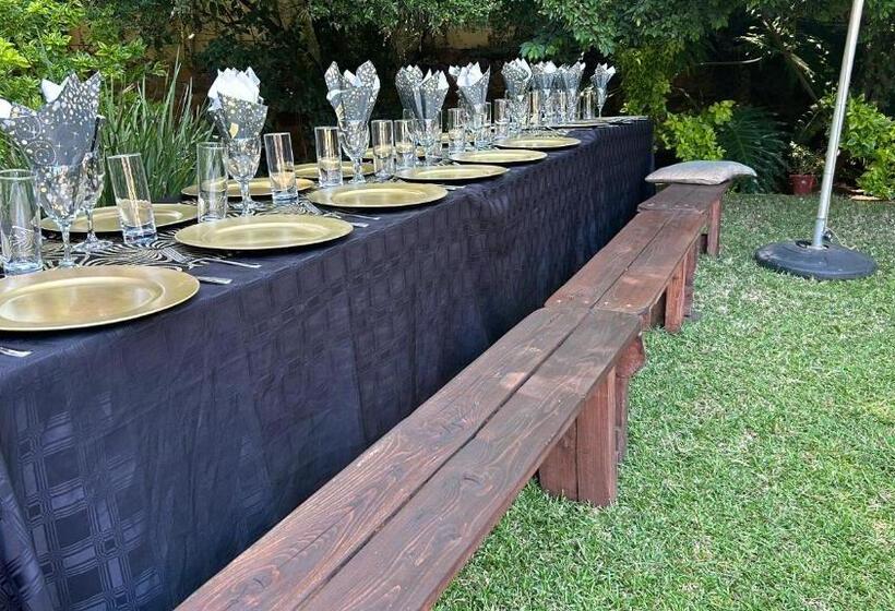 Пансион Pebble Fountain Guesthouse